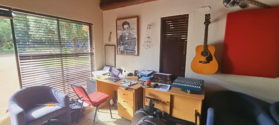 8 Bedroom Property for Sale in Kshane North West